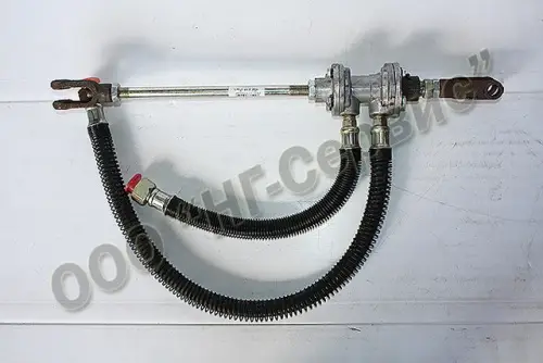 Клапан МАЗ включения привода сцепления со шлангами 63031-1602738 (БААЗ) - Авторота