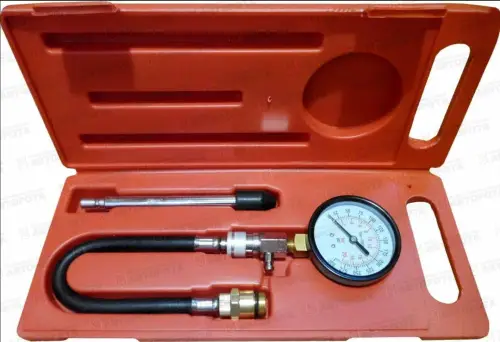 Компрессометр бензиновый универсальный 4 предмета в кейсе 40063 (АвтоДело) - Авторота